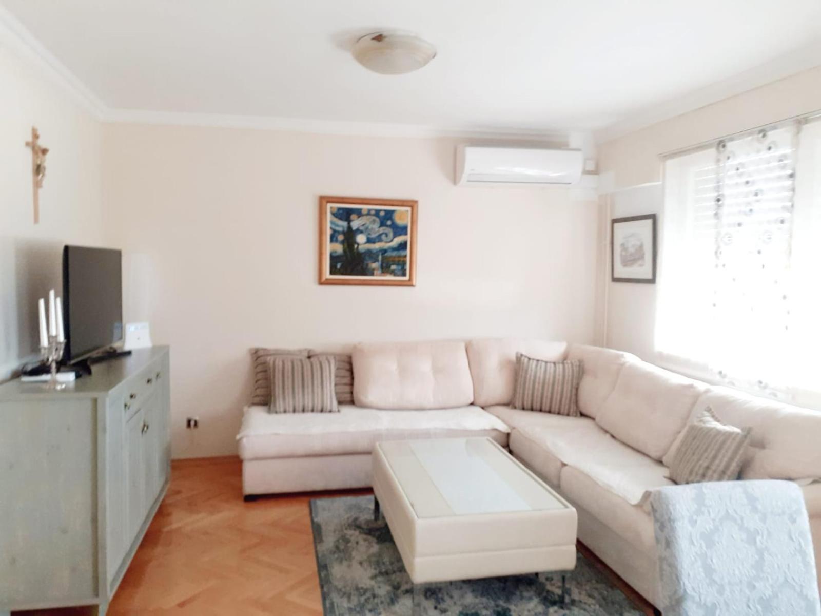 Spacious 80M2 Apartment In The Center Любушки Номер фото